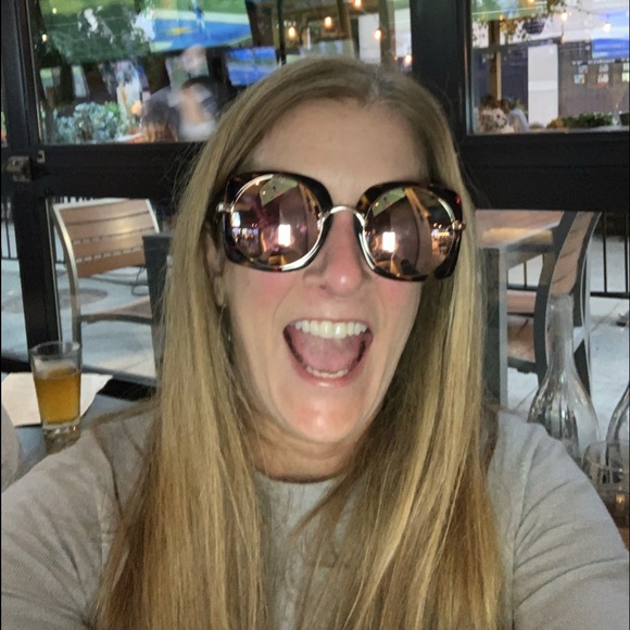 Meet your Posher, Karen - Picture 3 of 5